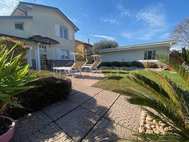 casa indipendente in vendita a Novedrate