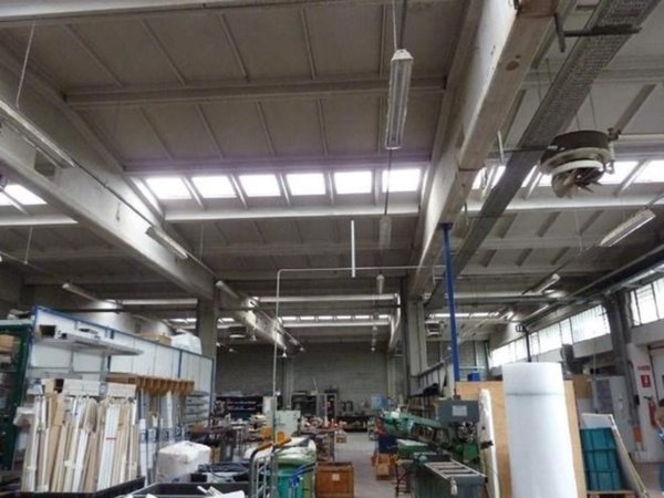 locale commerciale in vendita a Novedrate