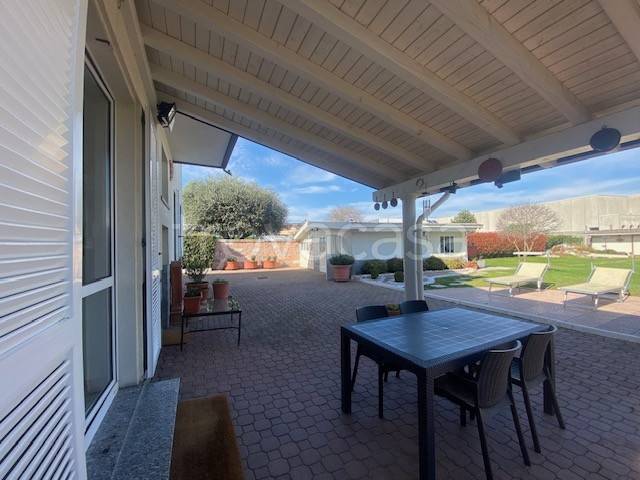 casa indipendente in vendita a Novedrate