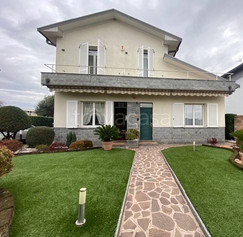 casa indipendente in vendita a Novedrate