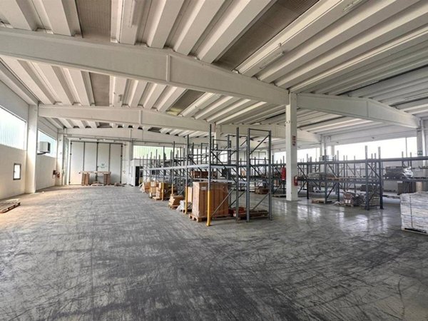 locale commerciale in vendita a Novedrate