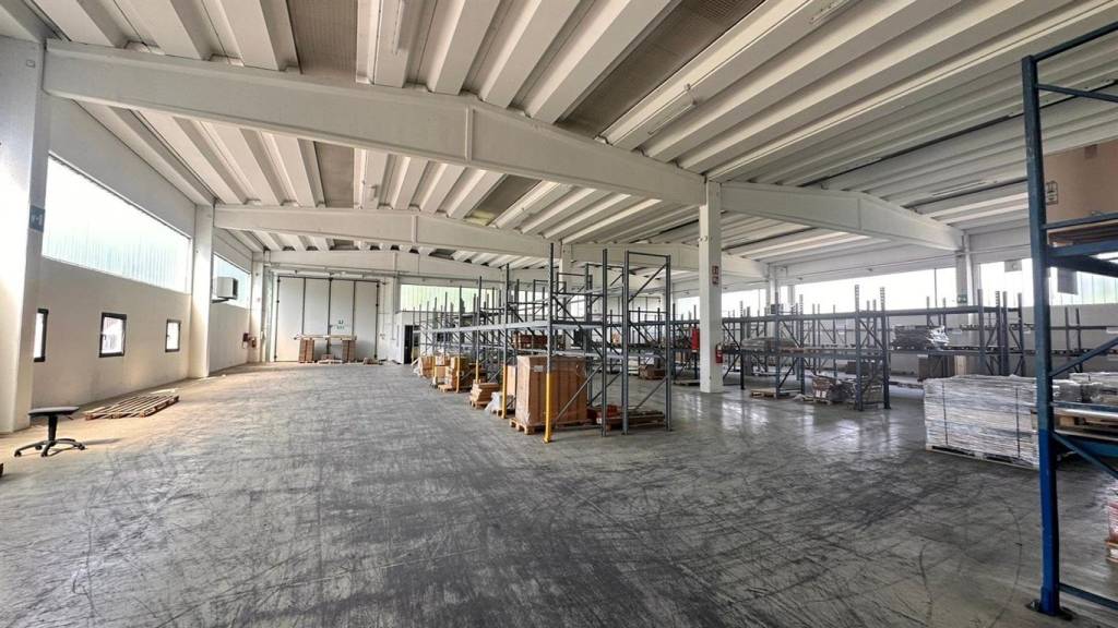 locale commerciale in vendita a Novedrate