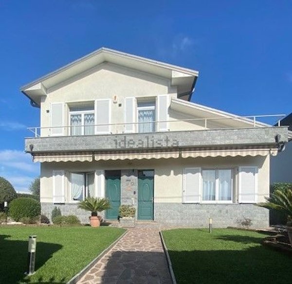 casa indipendente in vendita a Novedrate