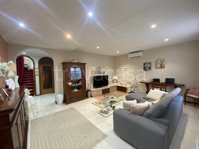 casa indipendente in vendita a Novedrate