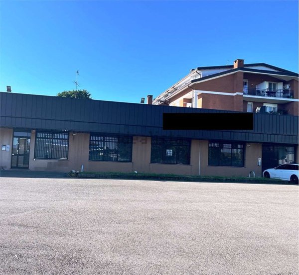 locale commerciale in vendita a Novedrate