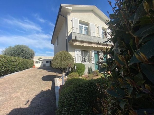 casa indipendente in vendita a Novedrate