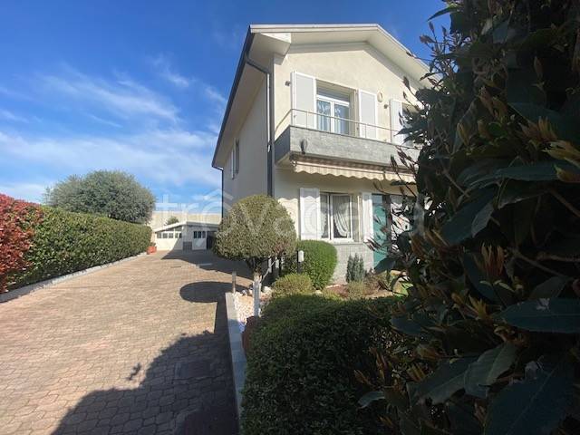 casa indipendente in vendita a Novedrate