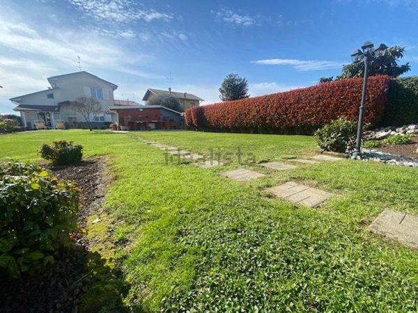 casa indipendente in vendita a Novedrate