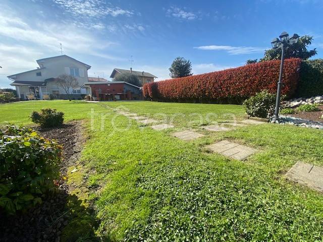 casa indipendente in vendita a Novedrate