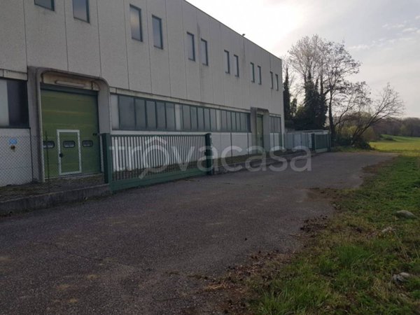 locale commerciale in vendita a Novedrate