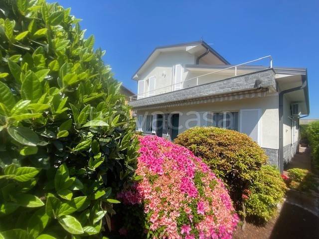casa indipendente in vendita a Novedrate