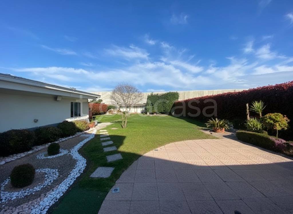 casa indipendente in vendita a Novedrate