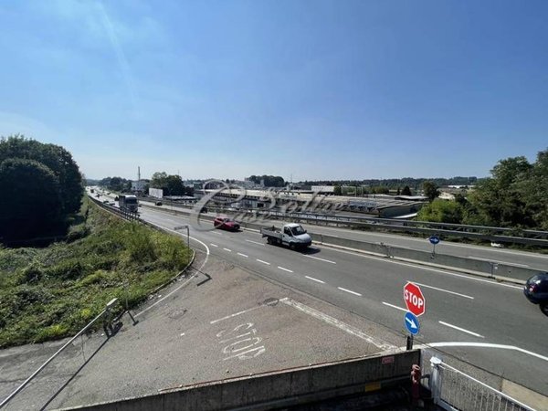 locale di sgombero in vendita a Novedrate in zona Villaggio San Giuseppe