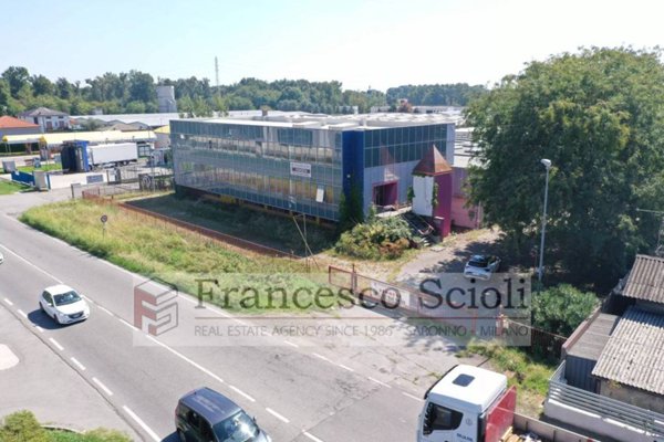 locale commerciale in vendita a Novedrate in zona Villaggio San Giuseppe