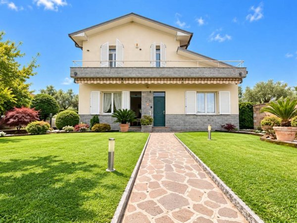 casa indipendente in vendita a Novedrate