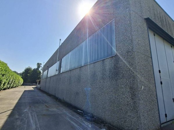 locale commerciale in vendita a Novedrate