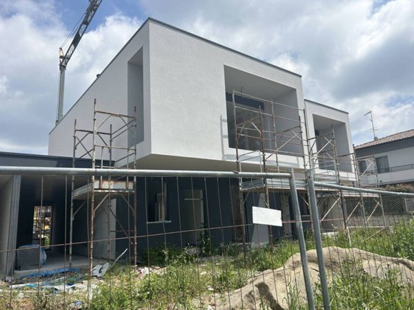 casa indipendente in vendita ad Olgiate Comasco