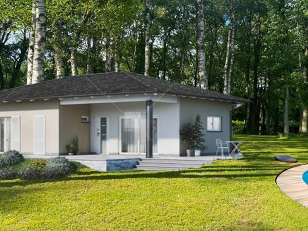 casa indipendente in vendita ad Olgiate Comasco