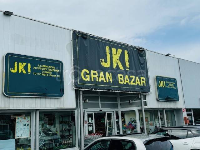 negozio in vendita ad Olgiate Comasco
