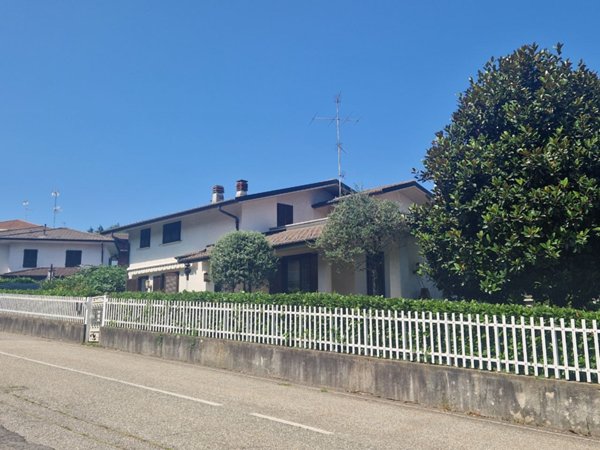casa indipendente in vendita ad Olgiate Comasco