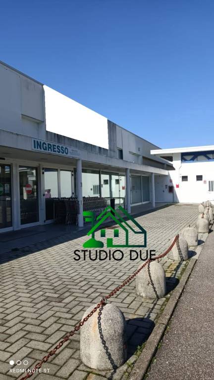 negozio in vendita ad Olgiate Comasco
