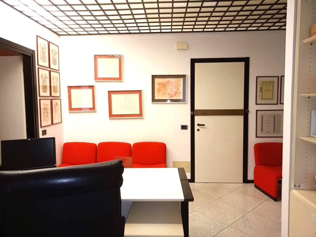 ufficio in vendita ad Olgiate Comasco