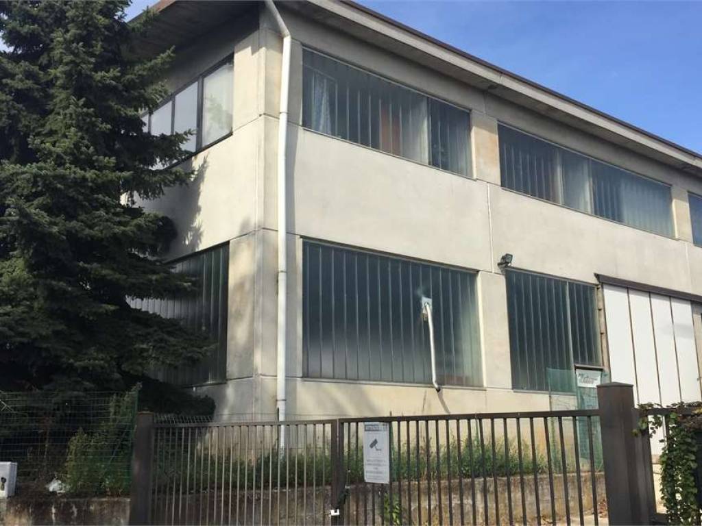 locale commerciale in vendita ad Olgiate Comasco