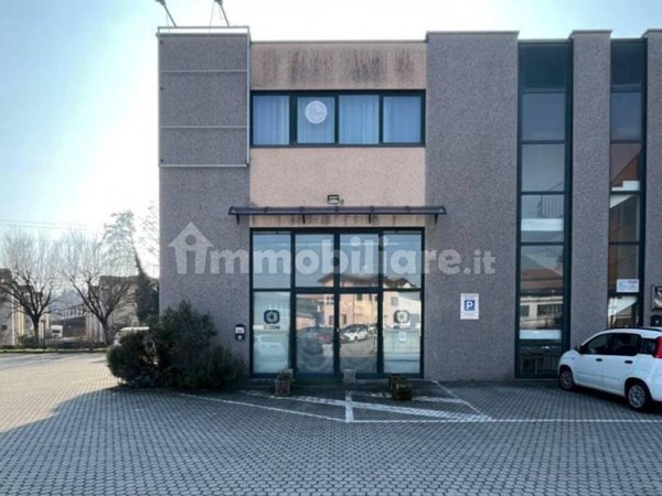 locale commerciale in vendita ad Olgiate Comasco