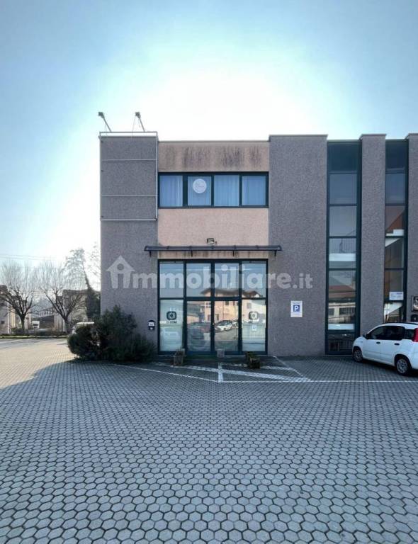 locale commerciale in vendita ad Olgiate Comasco