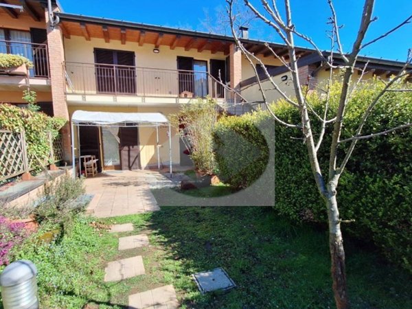 appartamento in vendita ad Olgiate Comasco in zona Gerbo