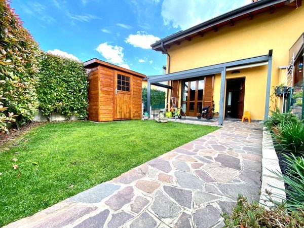 casa indipendente in vendita ad Olgiate Comasco