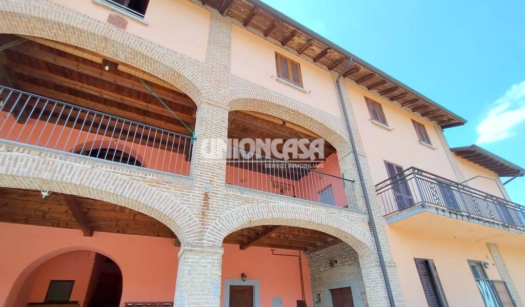 appartamento in vendita ad Olgiate Comasco in zona Baragiola
