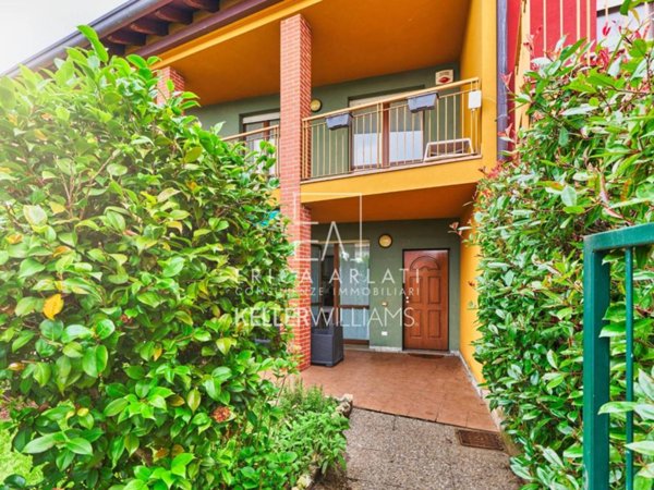 casa indipendente in vendita ad Olgiate Comasco in zona Gerbo