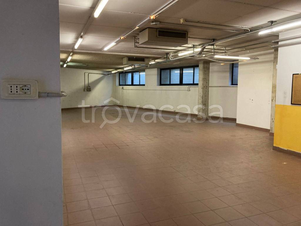 locale commerciale in vendita ad Olgiate Comasco