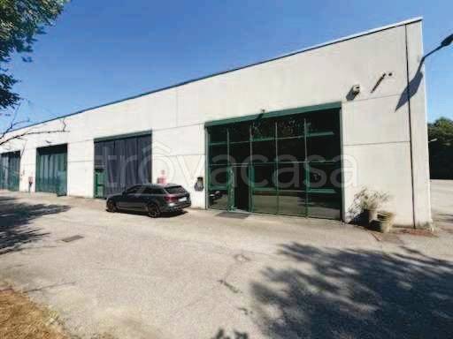 locale commerciale in vendita ad Olgiate Comasco in zona Boscone