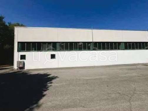 locale commerciale in vendita ad Olgiate Comasco in zona Boscone