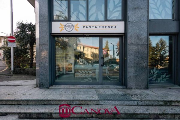 negozio in vendita ad Olgiate Comasco