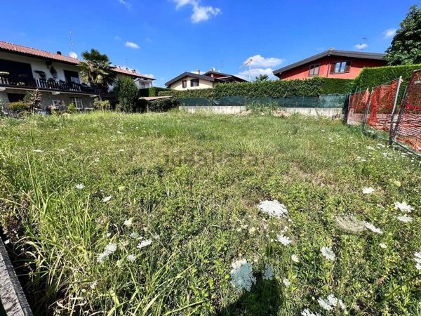 ufficio in vendita ad Olgiate Comasco in zona Rongio