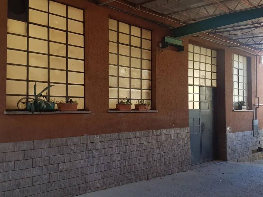 locale commerciale in vendita ad Olgiate Comasco