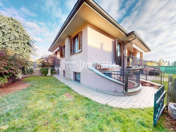 casa indipendente in vendita ad Olgiate Comasco