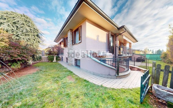 casa indipendente in vendita ad Olgiate Comasco
