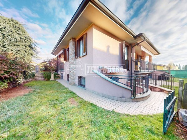 casa indipendente in vendita ad Olgiate Comasco