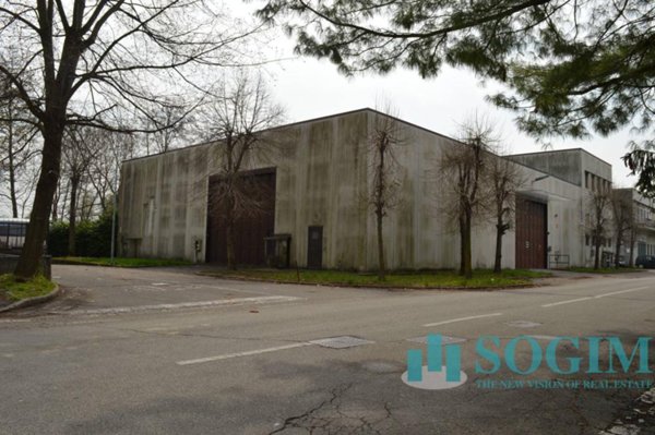 locale di sgombero in vendita ad Olgiate Comasco