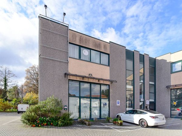 locale commerciale in vendita ad Olgiate Comasco