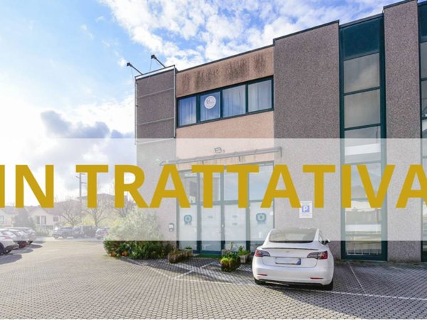 locale commerciale in vendita ad Olgiate Comasco in zona Casletto