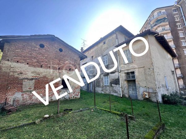 casa indipendente in vendita ad Olgiate Comasco in zona Rongio