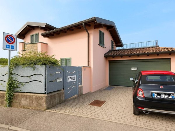 casa indipendente in vendita ad Olgiate Comasco