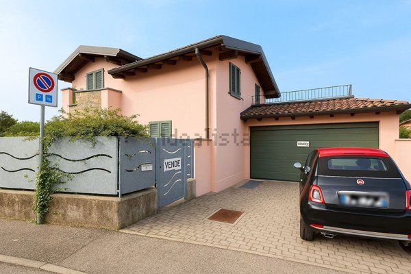 casa indipendente in vendita ad Olgiate Comasco