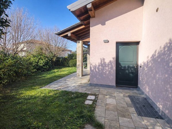 casa indipendente in vendita ad Olgiate Comasco
