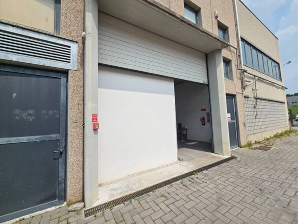 locale commerciale in vendita ad Olgiate Comasco